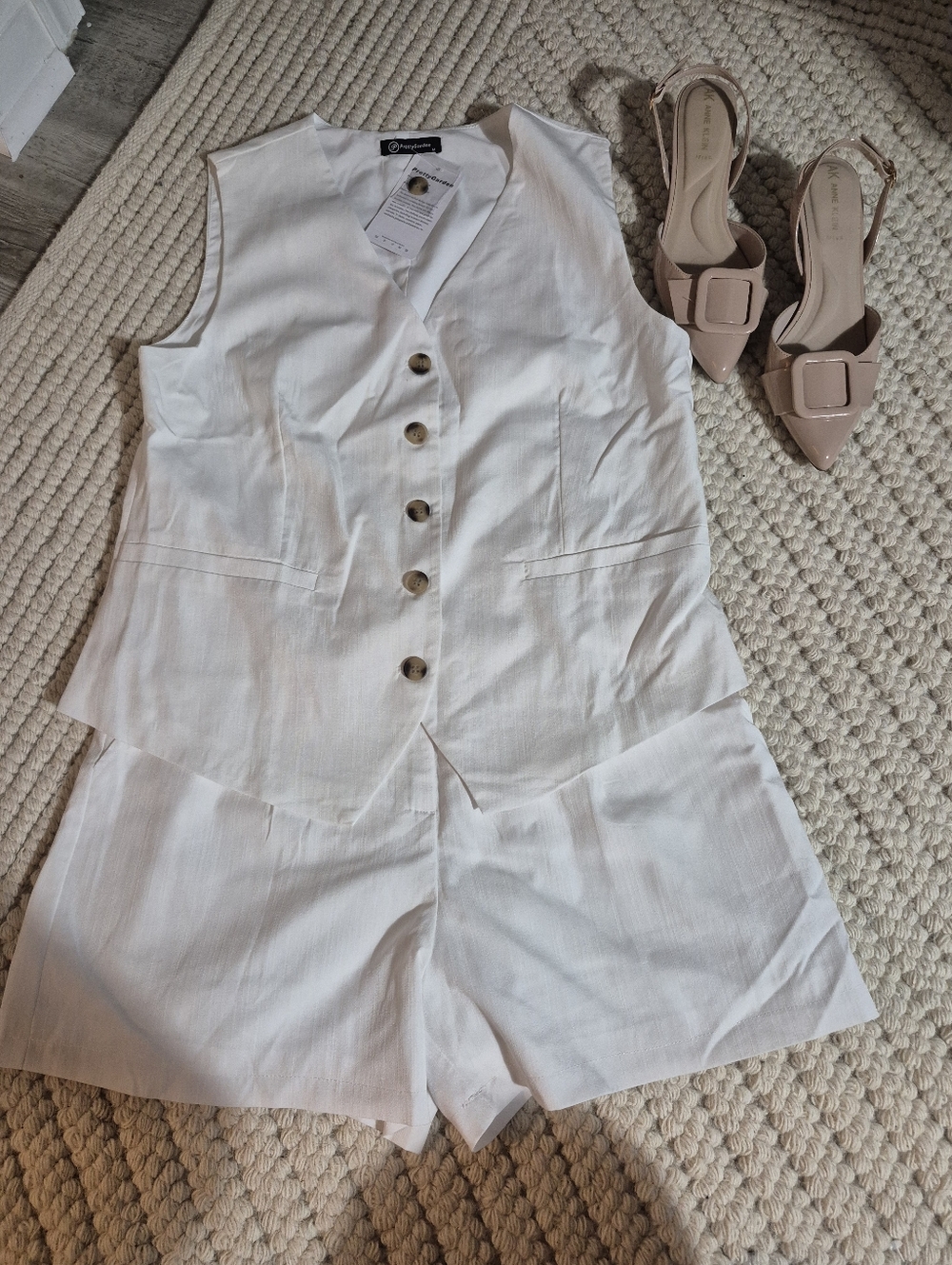 Pretty Garden | White Button Vest and Short Set - Picture 2 of 5